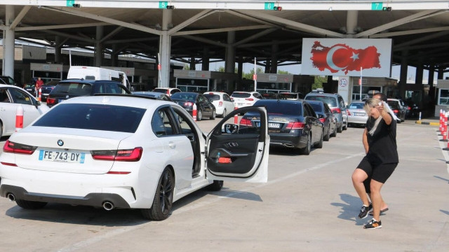 Yabancı plakalı araçlara yeni düzenleme: Cezasını ödemeden sınırdan çıkış yok