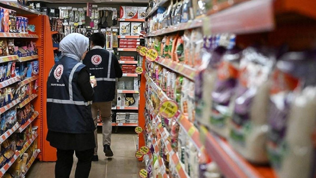 Ticaret Bakanlığı affetmedi: Stokçu ve fırsatçılara milyonlarca liralık ceza darbesi!