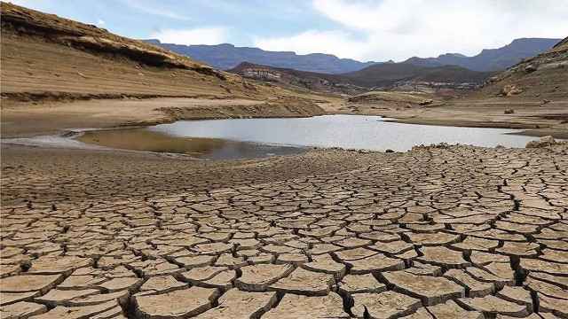 Tahran'da son 60 yılın en sert kuraklığı! Su karneyle dağıtılıyor, halk yağmur duasına çıkacak