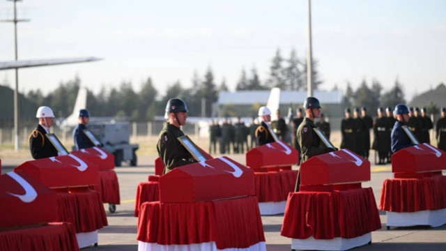 Türkiye kahraman şehitlerini uğurluyor... Şehitlerimize gözyaşları içinde veda