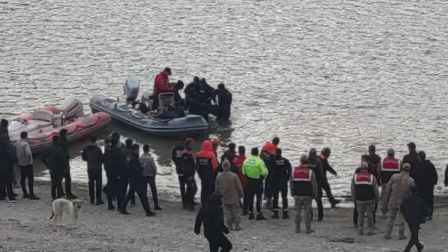 Zernek Baraj Gölü'ne otomobil yuvarlandı, 3 kişi öldü