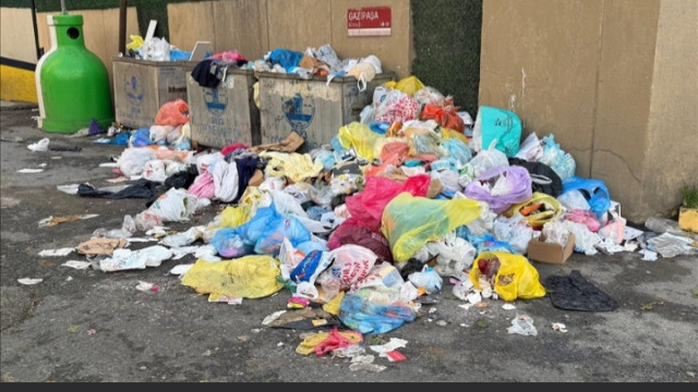 Maltepe'de çöpler 3 gündür toplanmıyor! Vatandaşlar tepki gösterdi