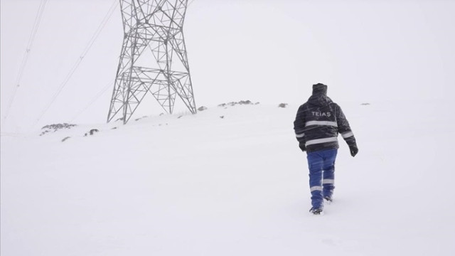 Bakan Bayraktar: Kesintisiz enerji için ekiplerimiz 7/24 sahada