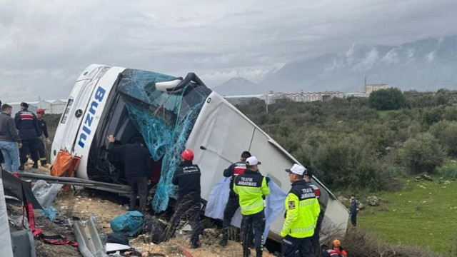 Antalya ve Burdur'da art arda kazalar! 16 kişi hayatını kaybetti