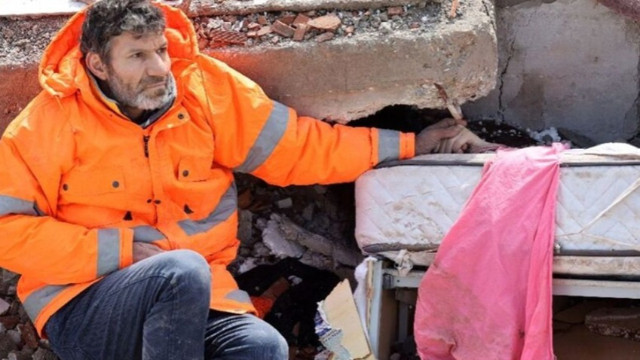 Enkazda kızının elini bırakmamıştı, baba Mesut Hançer: Bu acı tarif edilemez