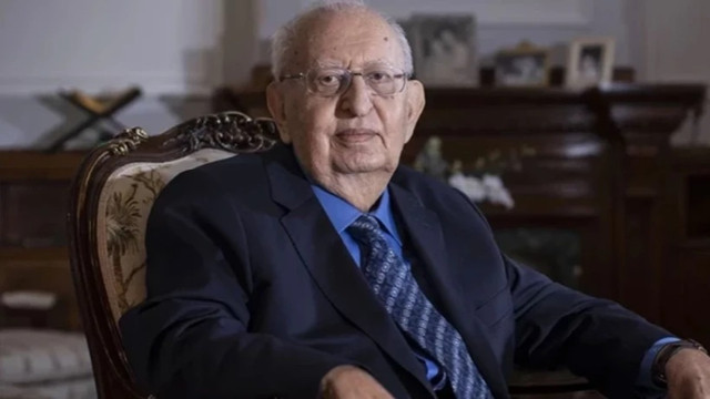 Türk siyasetinin acı kaybı: Hüsamettin Cindoruk hayatını kaybetti!