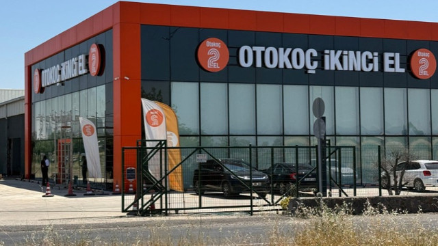 Koç Holding iştiraklerine üst üste saldırılar: Diyarbakır'da Otokoç bayisi, İstanbul Esenyurt'ta Yapı Kredi şubesi kurşunlandı
