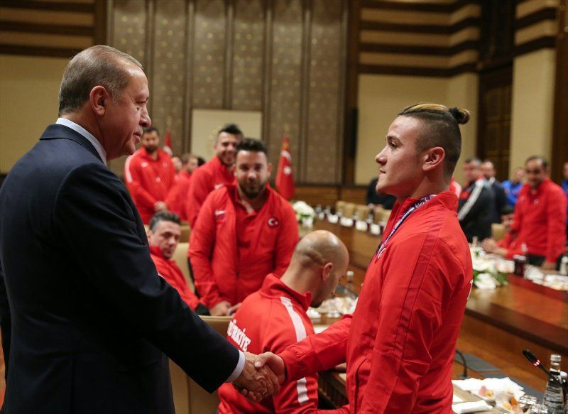 Cumhurbaşkanı Erdoğan milli takımları Külliye'de ağırladı - Sayfa 4