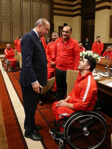 Cumhurbaşkanı Erdoğan milli takımları Külliye'de ağırladı - Sayfa 6