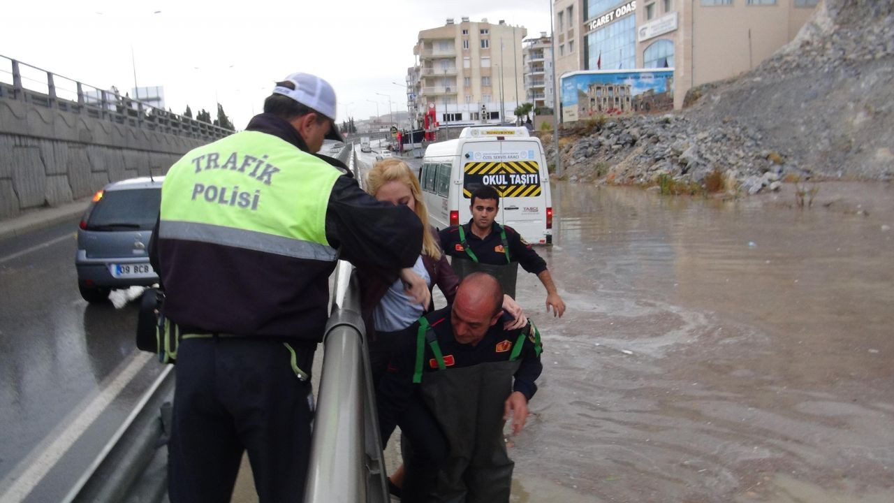 Kuşadası'nda yağmur hayatı olumsuz etkiledi - Sayfa 7