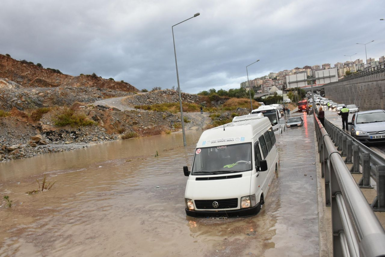 Kuşadası'nda yağmur hayatı olumsuz etkiledi - Sayfa 5