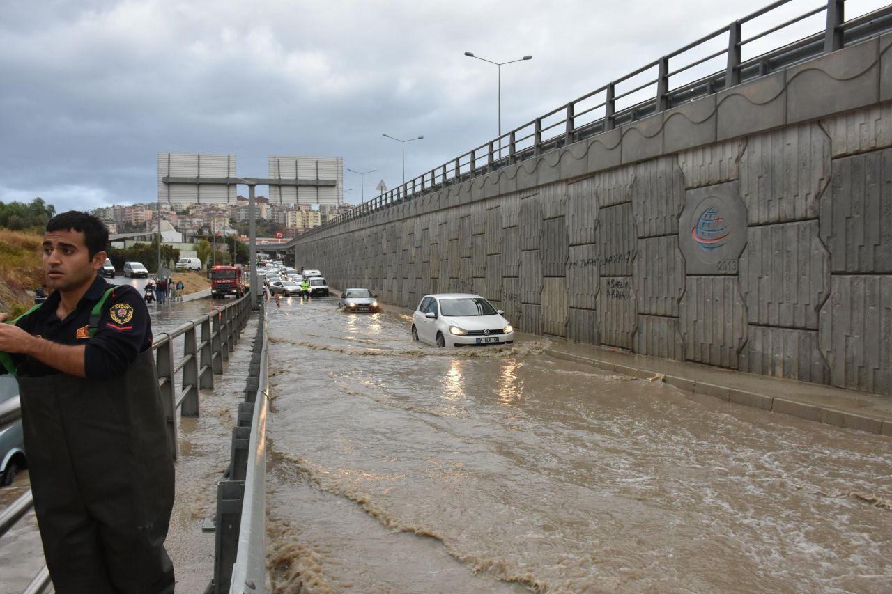 Kuşadası'nda yağmur hayatı olumsuz etkiledi - Sayfa 8