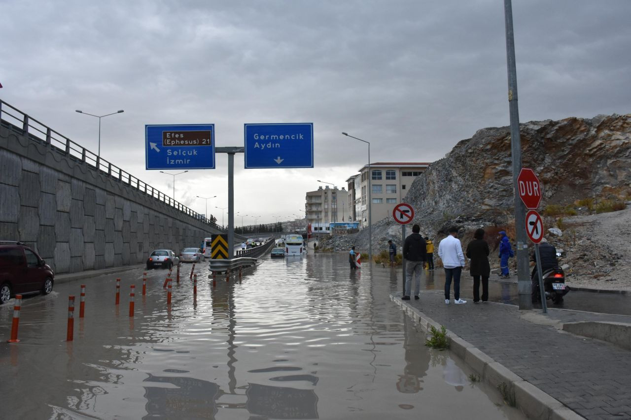 Kuşadası'nda yağmur hayatı olumsuz etkiledi - Sayfa 9