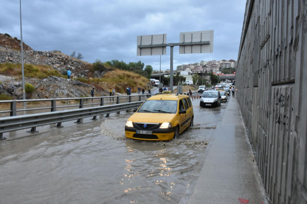 Kuşadası'nda yağmur hayatı olumsuz etkiledi - Sayfa 10