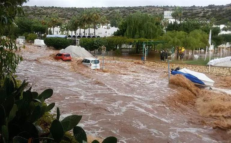 Mersin'de sağanak yağış sele neden oldu - Sayfa 2