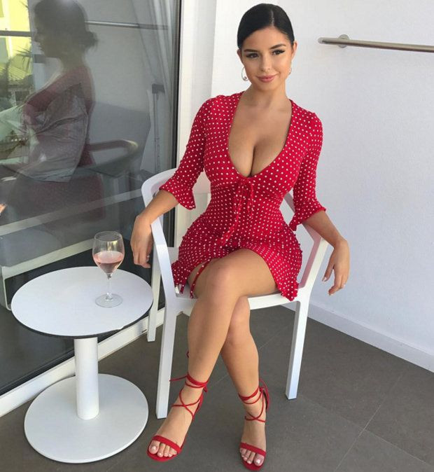 Demi Rose'dan derin dekolte - Sayfa 12