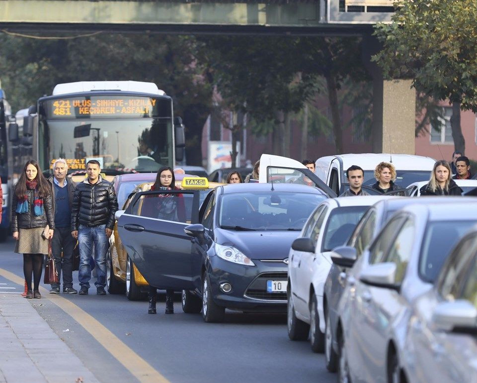 Yurdun dört bir yanında saat 9'u 5 geçe - Sayfa 71