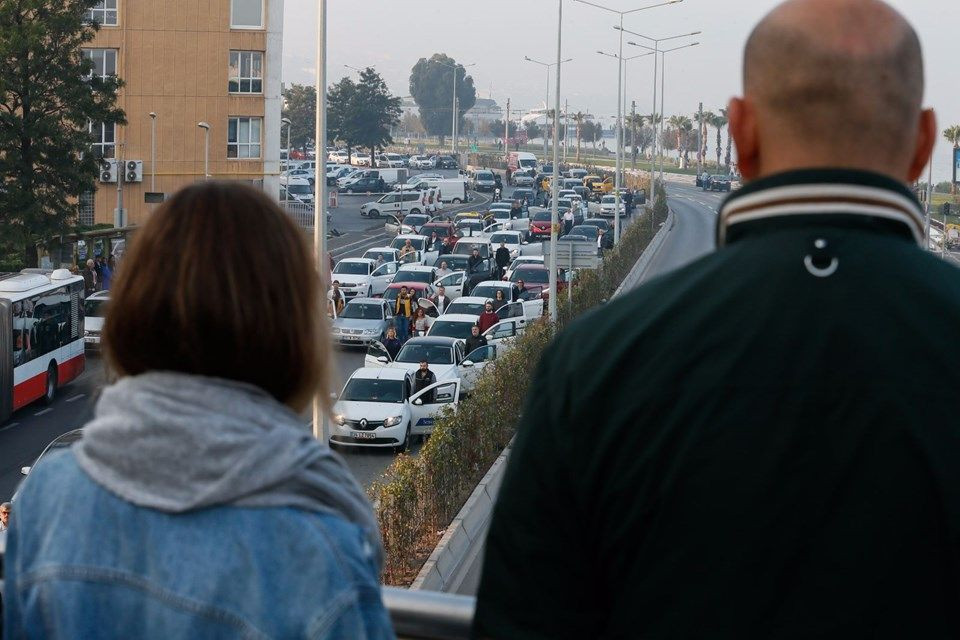 Yurdun dört bir yanında saat 9'u 5 geçe - Sayfa 81