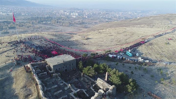 Aziziye Tabyalarına saygı yürüyüşü düzenlendi - Sayfa 24