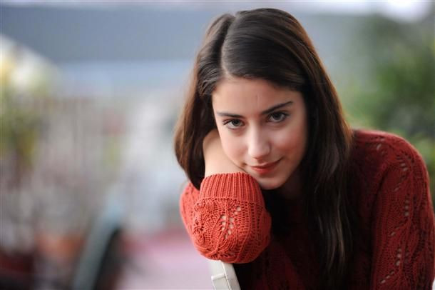 Hazal Kaya, kanser hastası annesinin saçlarını kazıdı - Sayfa 5