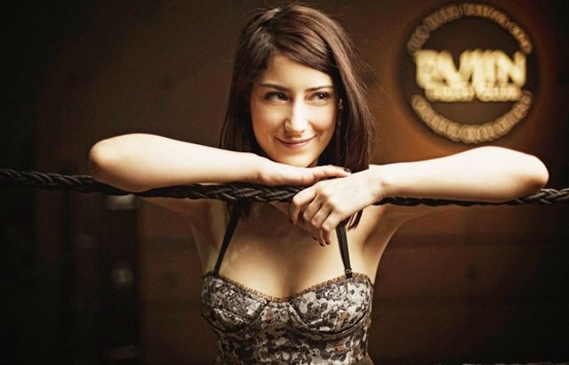 Hazal Kaya, kanser hastası annesinin saçlarını kazıdı - Sayfa 4