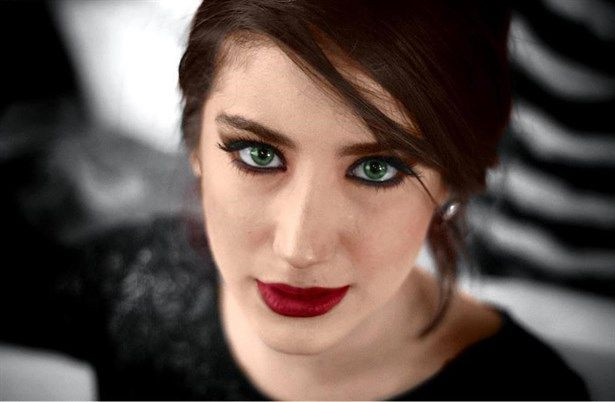 Hazal Kaya, kanser hastası annesinin saçlarını kazıdı - Sayfa 12