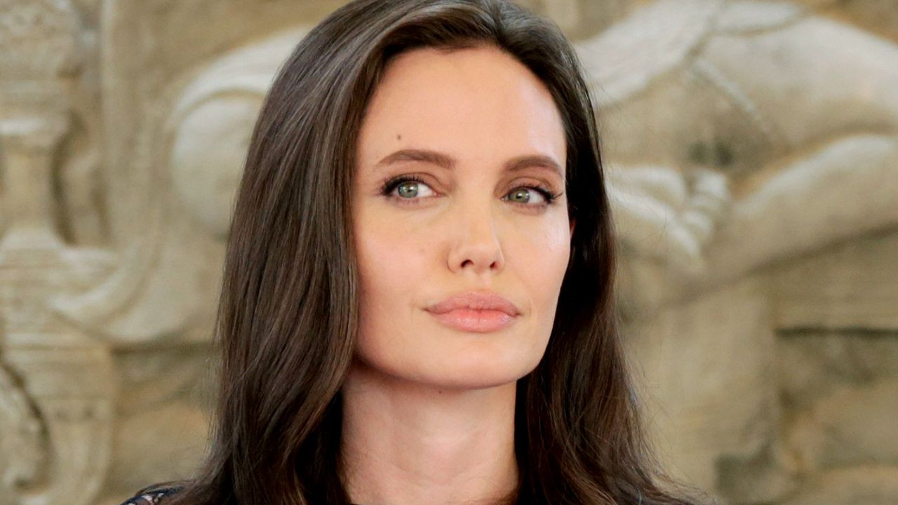 Angelina Jolie ile Tuba Büyüküstün bir araya geldi - Sayfa 12