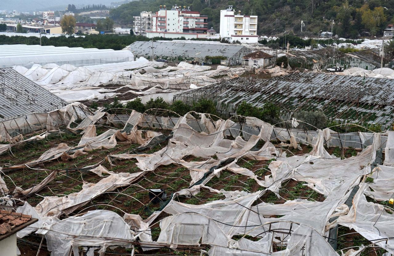 Antalya'daki hortumun maliyeti 150 milyon lira - Sayfa 9