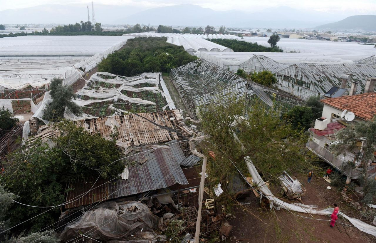 Antalya'daki hortumun maliyeti 150 milyon lira - Sayfa 10