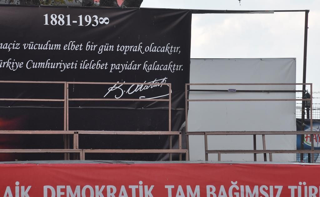 İzmir'de Atatürk afişine bıçaklı saldırı - Sayfa 4