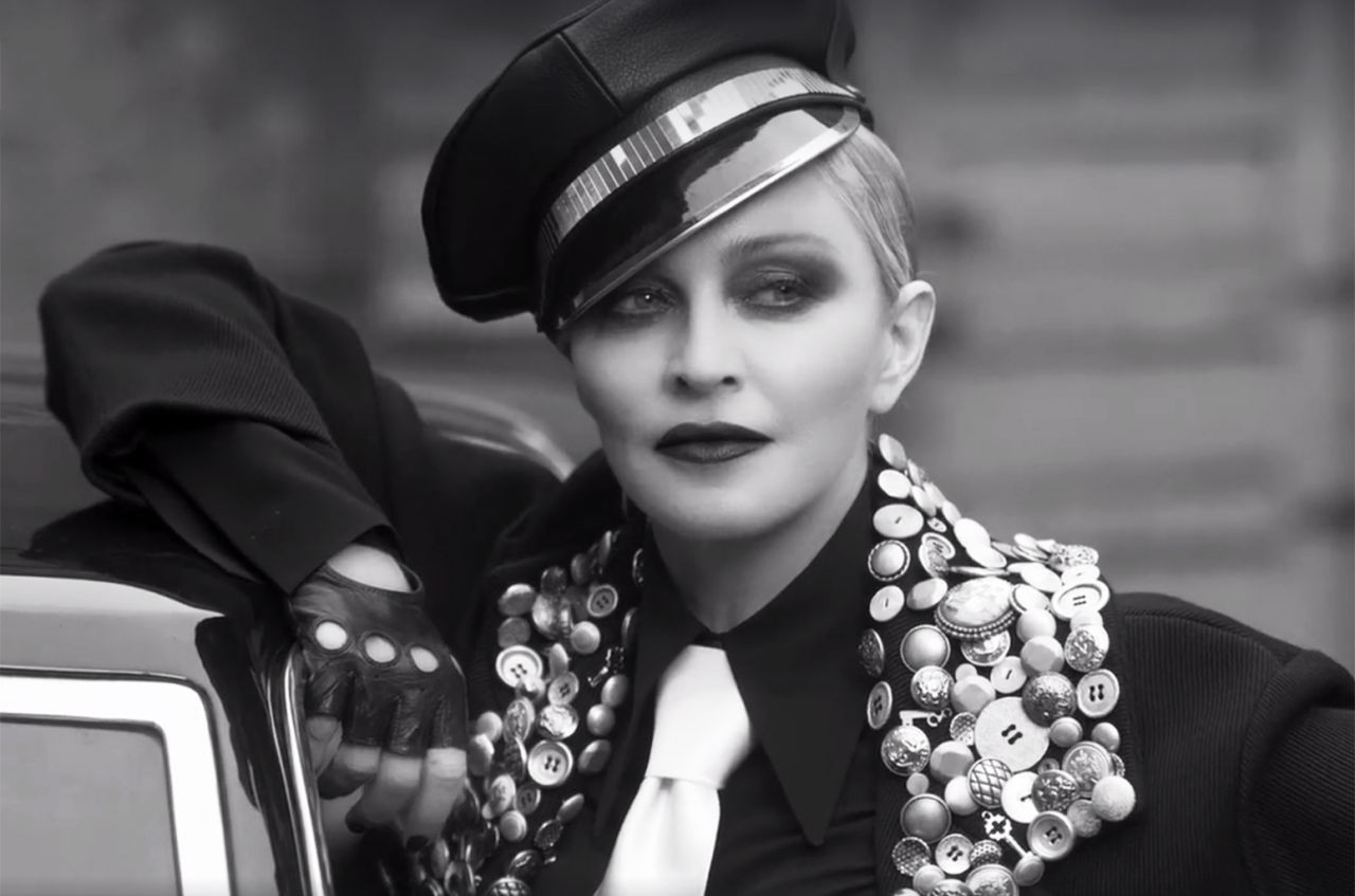 Madonna nü fotoğraflarını satışa çıkardı - Sayfa 17