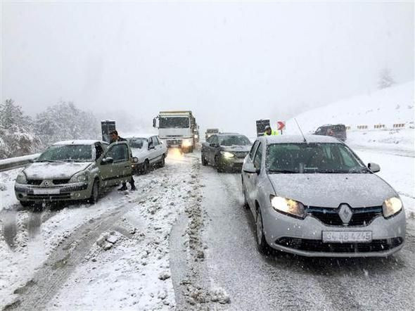 Kar yağışı nedeniyle TIR geçişlerine izin verilmiyor - Sayfa 11