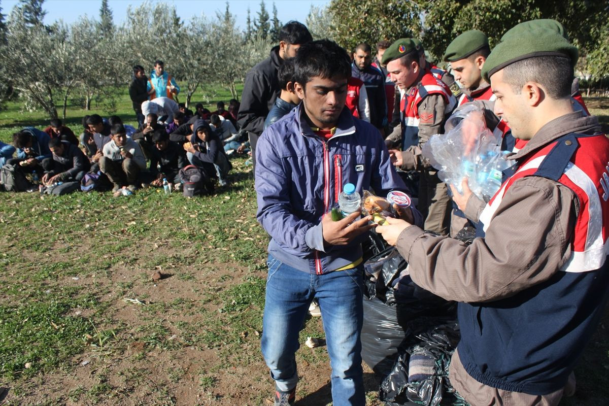 Göçmenler taksiyle kaçmaya çalıştı: 8 taksi 46 göçmen - Sayfa 3