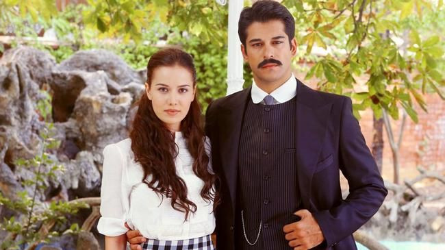 Fahriye Evcen ve Burak Özçivit’ten traktör pozu - Sayfa 10