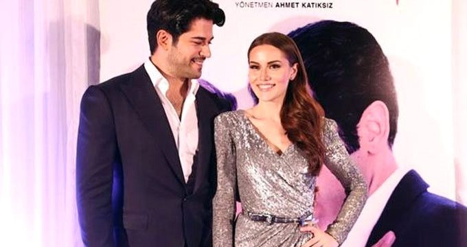 Fahriye Evcen ve Burak Özçivit’ten traktör pozu - Sayfa 17