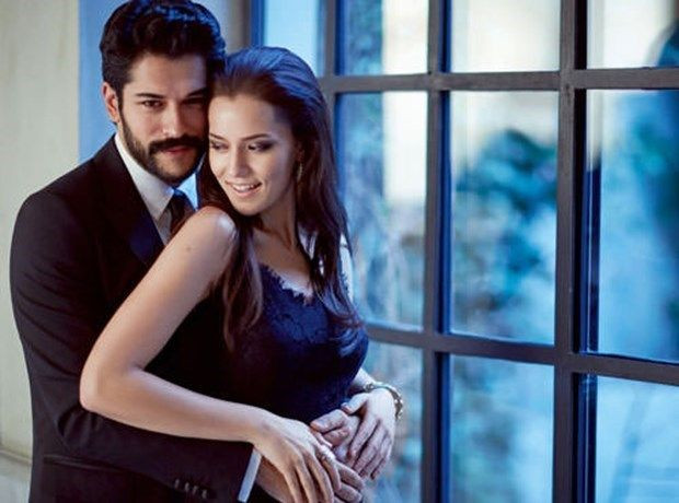 Fahriye Evcen ve Burak Özçivit’ten traktör pozu - Sayfa 16