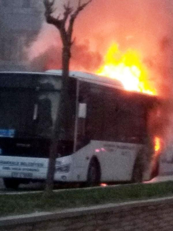 Çanakkale'de özel halk otobüsü alev aldı - Sayfa 6