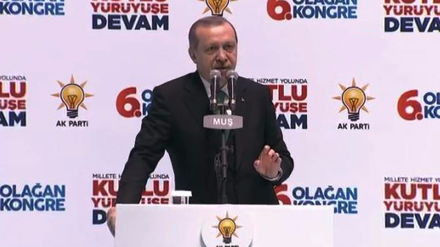 Erdoğan: Varlıklarını yurt dışına kaçırmaya çalışanlara fırsat vermeyin