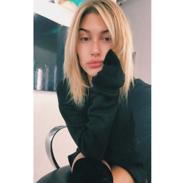 21 yaşındaki model Hailey Baldwin 2017 yılının en seksi kadını ilan edildi - Sayfa 22