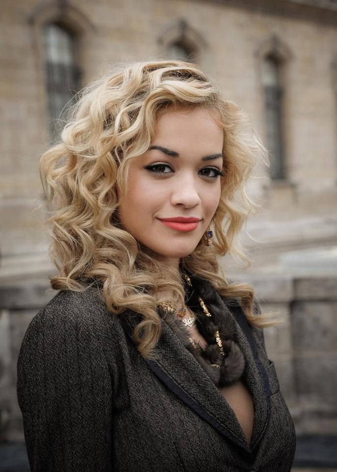 Rita Ora’dan nefes kesen pozlar - Sayfa 19