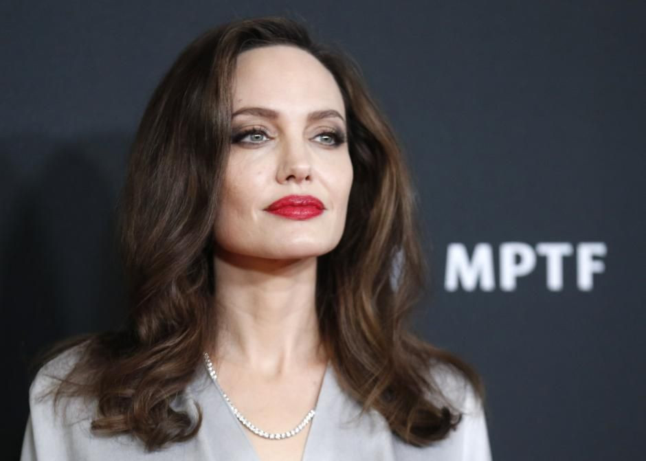 Angelina Jolie 38 kiloya kadar düştü - Sayfa 11