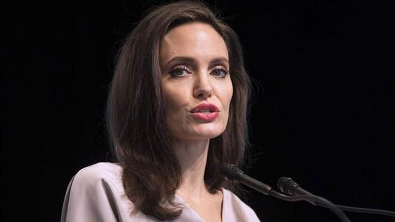 Angelina Jolie 38 kiloya kadar düştü - Sayfa 12