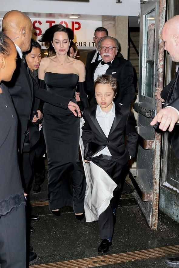 Angelina Jolie akşam yemeğinde görüntülendi - Sayfa 2