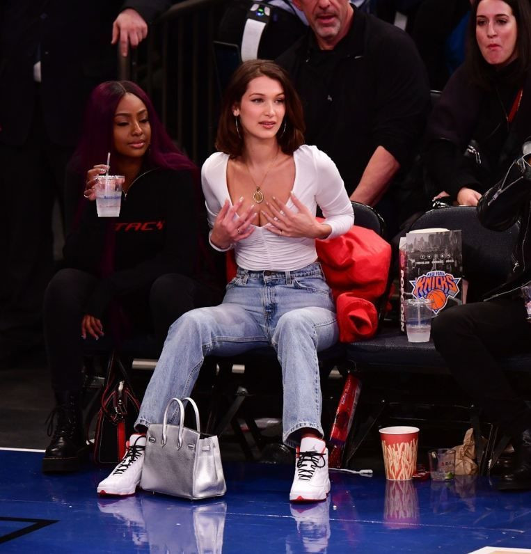 Bella Hadid basketbol maçında görüntülendi - Sayfa 1