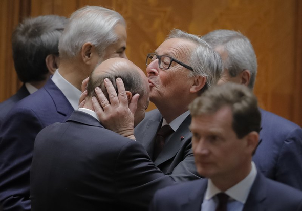 Juncker'in öpücükleri gündem oldu - Sayfa 8