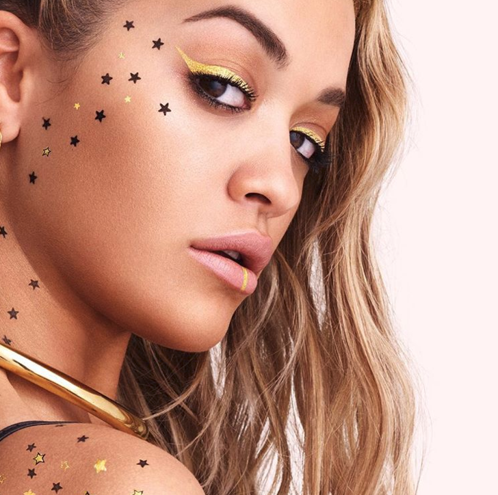 Serseri ruhlu şarkıcı Rita Ora sınırları bu kez fena zorladı - Sayfa 17