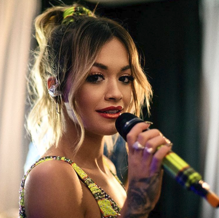 Serseri ruhlu şarkıcı Rita Ora sınırları bu kez fena zorladı - Sayfa 18