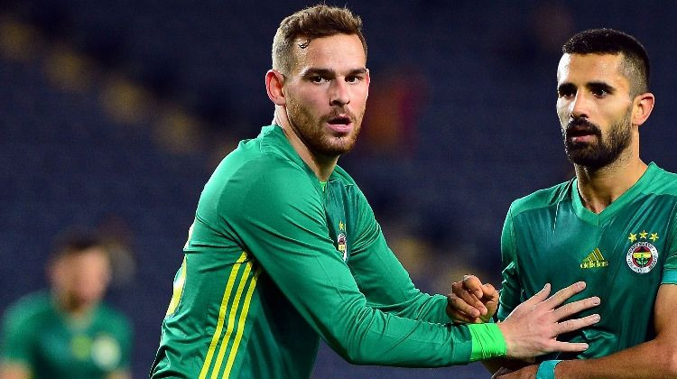 Fenerbahçeli Janssen 6 hafta sahalardan uzak kalacak - Sayfa 10