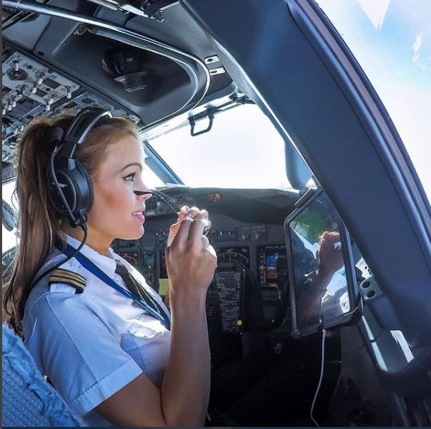 Kokpitte yolcularını uçuran kadın pilot sosyal medyada bakın ne yaptı - Sayfa 1