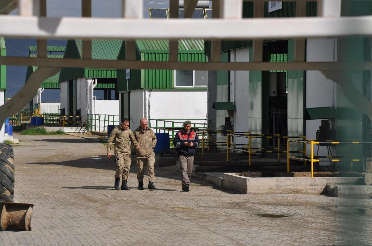 Jandarma Özel Harekat Çiftlik Bank önünde nöbet tutuyor - Sayfa 7